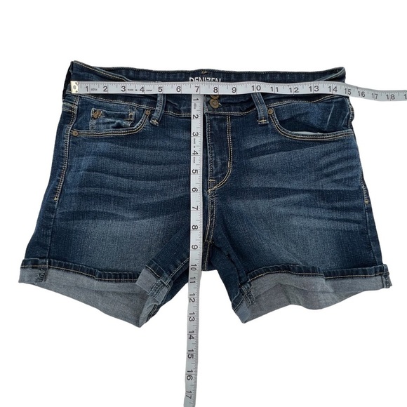 Levi's Denizen Modern Cuffed Hem Denim Jean Shorts Size 28 Women's - Picture 5 of 6